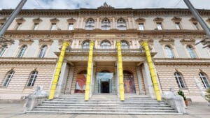 Facciata del museo Ferdinadeum di Innsbruck in occasione della mostra The Museum Game di Anna Scalfi - immagine tratta dal virtual tour 3D